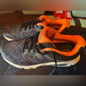 Under Armour INFINITE 3 Bluetooth Sneakers